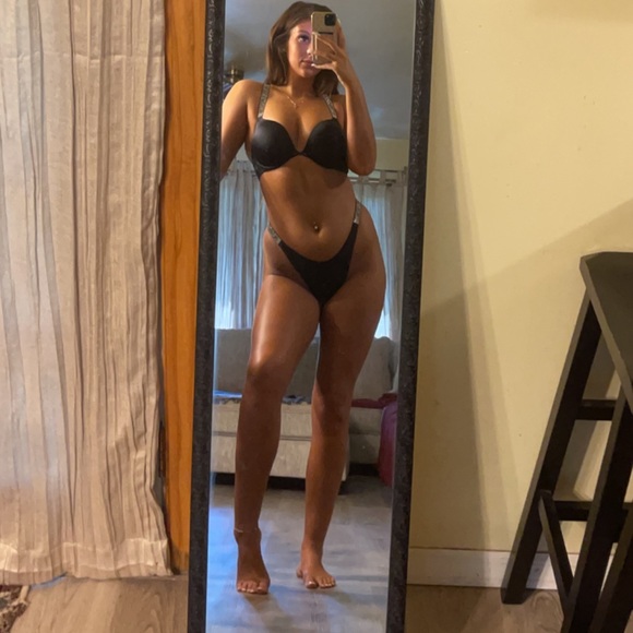 Meet your Posher, Stephanie🤩 - Picture 6 of 7